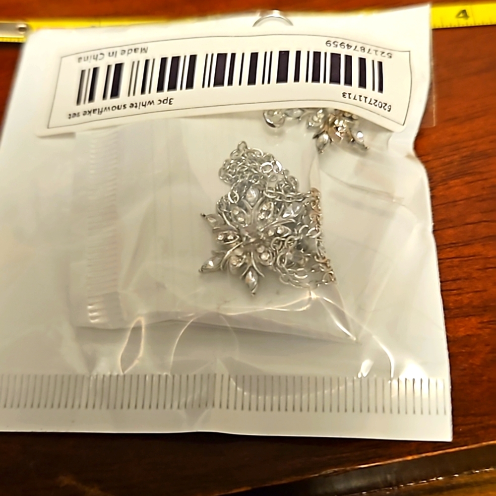 Out of stock - New in package snowflake earrings and necklace set